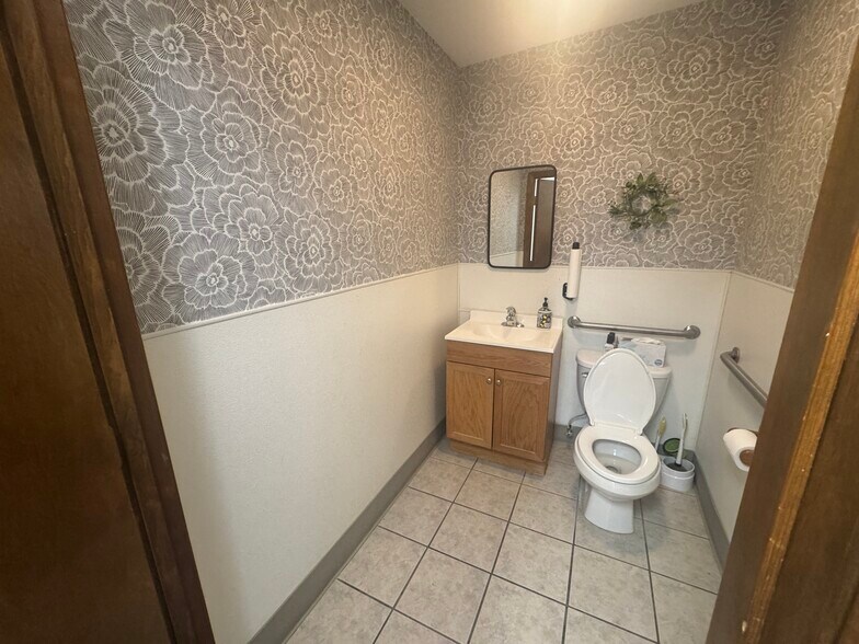704 W High St, Orrville, OH à vendre - Photo de l’immeuble – Image 3 sur 20