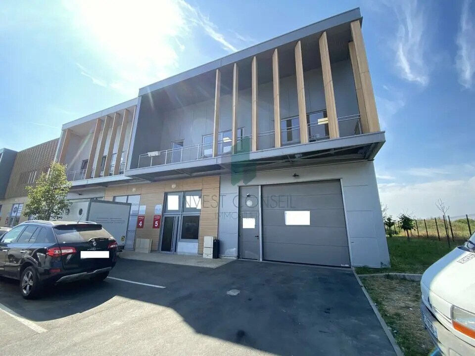 Local d’activités dans Frépillon à louer Photo de l’immeuble– Image 1 sur 9