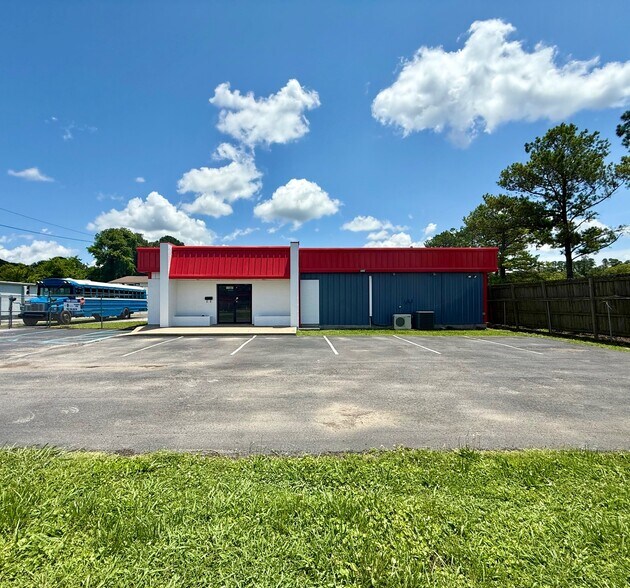 11565 Memorial Parkway Pkwy, Huntsville, AL à louer - Photo de l’immeuble – Image 3 sur 12
