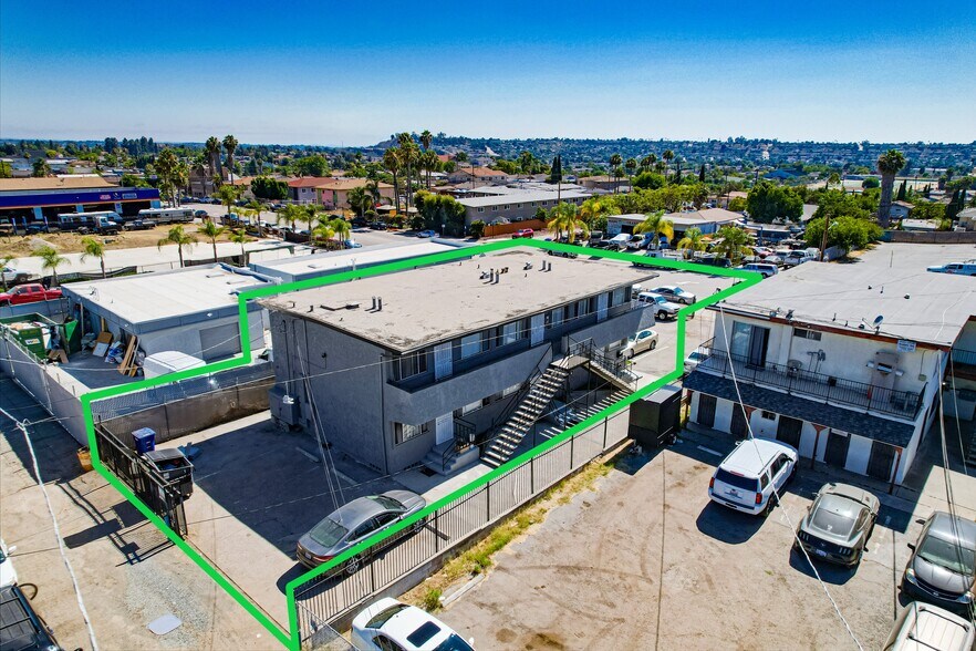 913 Grand Ave, Spring Valley, CA à vendre - Aérien – Image 1 sur 7