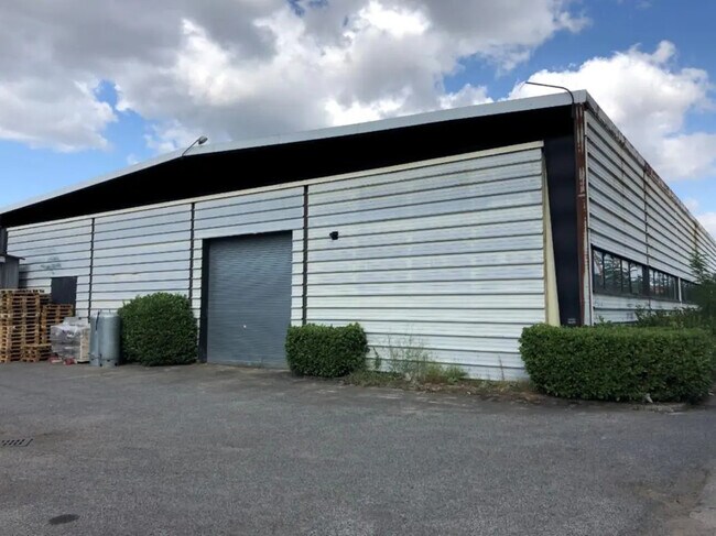 Plus de détails pour 6 Rue Yves Toudic, Vénissieux - Industriel/Logistique à vendre