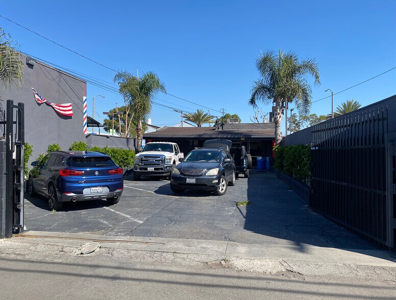 4308 E Firestone Blvd, South Gate, CA à vendre - Photo de l’immeuble – Image 1 sur 8