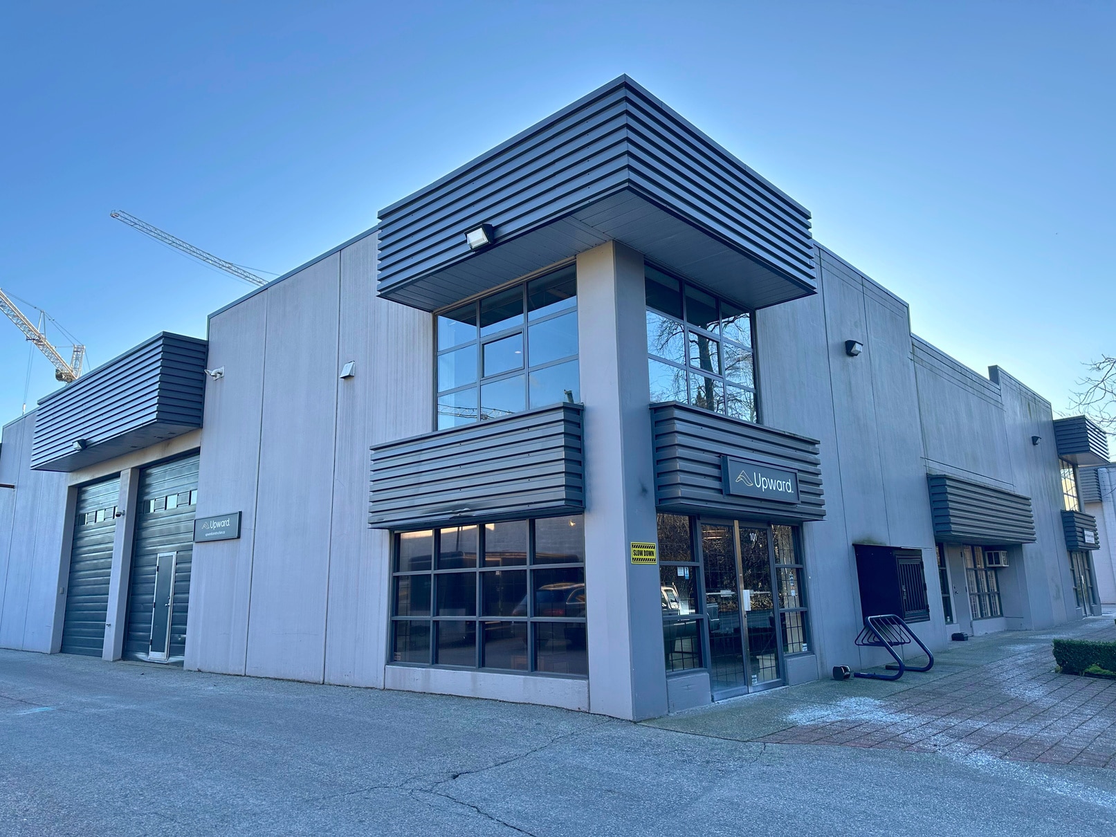 1305 Welch St, North Vancouver District, BC à louer Photo de l’immeuble– Image 1 sur 5