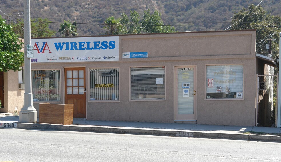 6940 Foothill Blvd, Tujunga, CA à vendre - Photo de l’immeuble – Image 2 sur 2