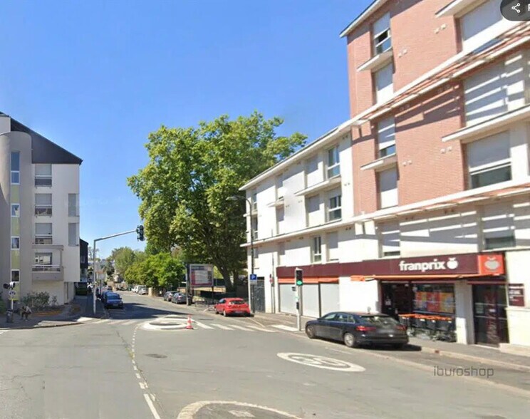 Local commercial dans Nogent-sur-Marne à louer - Photo de l’immeuble – Image 1 sur 2