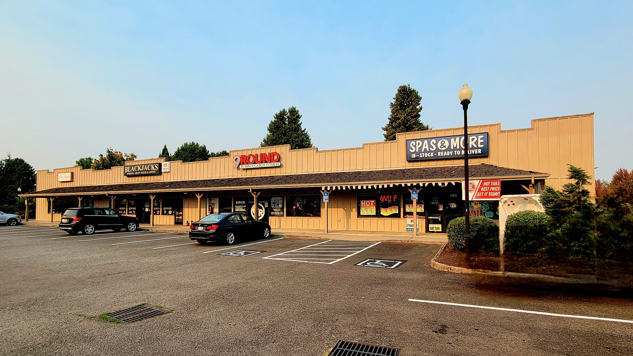 5245-5251 Commercial St SE, Salem, OR à louer Photo de l’immeuble– Image 1 sur 7