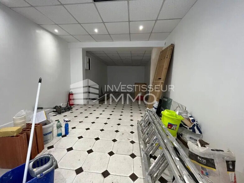 Local commercial dans Paris à louer - Photo intérieure – Image 2 sur 2