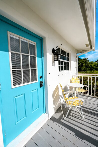 2502 Tamarind Dr, Hutchinson Island, FL à vendre - Photo de l’immeuble – Image 3 sur 201