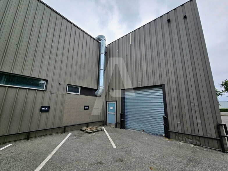2 Avenue Des Bosquets, Montigny-le-Bretonneux à louer - Photo de l’immeuble – Image 1 sur 2