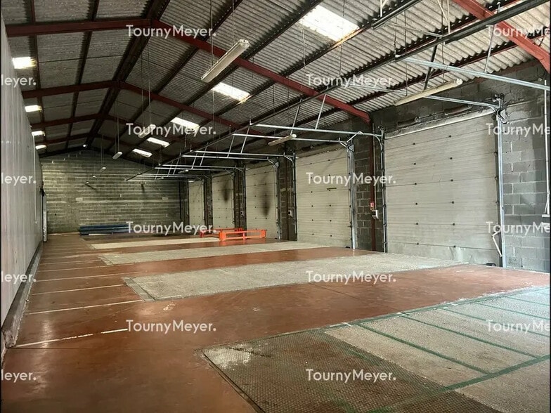 Local d’activités dans Lons à louer - Photo intérieure – Image 2 sur 3