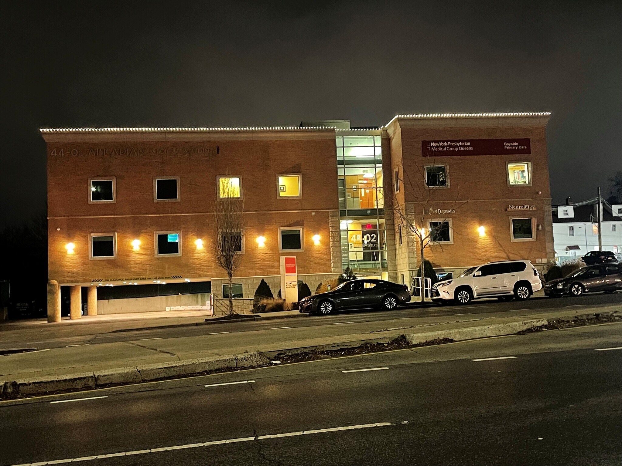 44-02 Francis Lewis Blvd, Bayside, NY à louer Photo principale– Image 1 sur 6