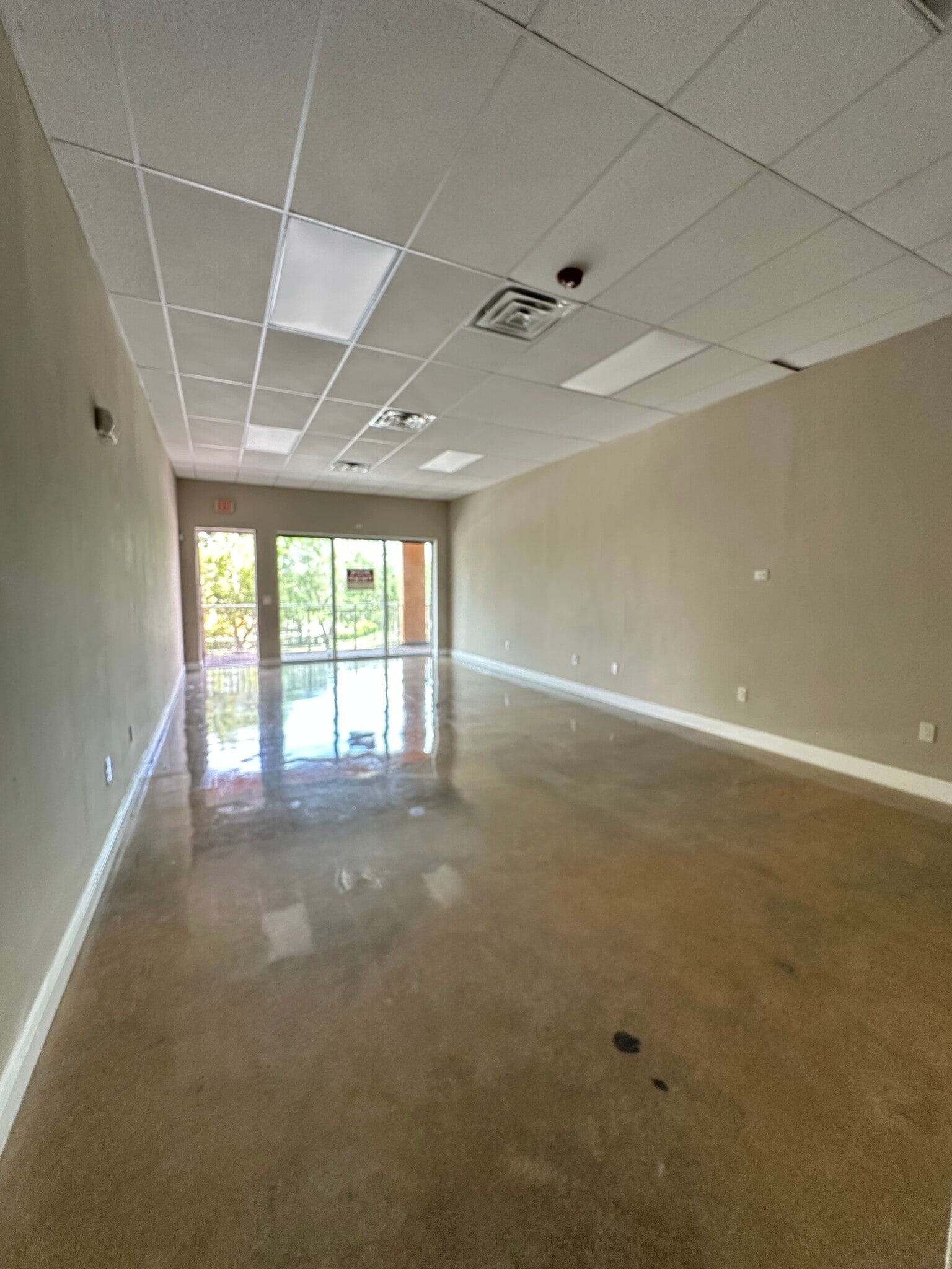 5911 NW 173rd Dr, Hialeah, FL à louer Photo intérieure– Image 1 sur 4