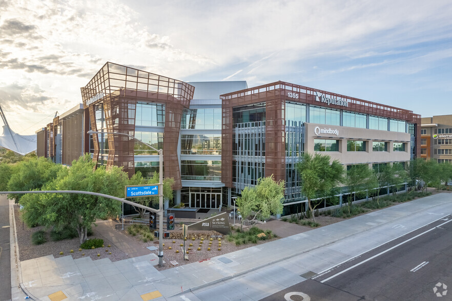 1355 N Scottsdale Rd, Scottsdale, AZ à louer - Photo principale – Image 1 sur 18
