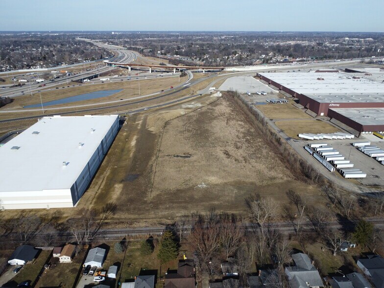 5225 Scarborough Blvd, Columbus, OH à louer - Photo de l’immeuble – Image 2 sur 3