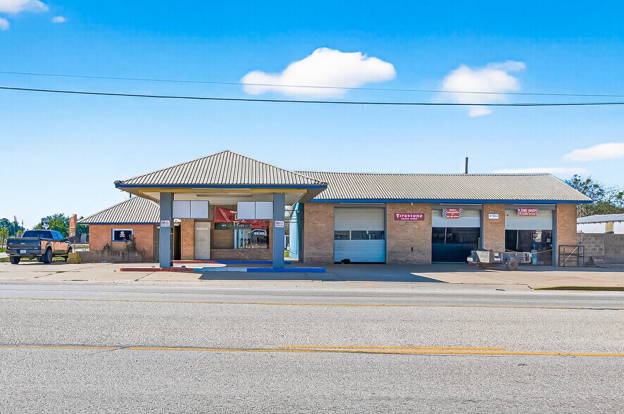 917 E Main St, Eagle Lake, TX à vendre - Photo principale – Image 1 sur 31