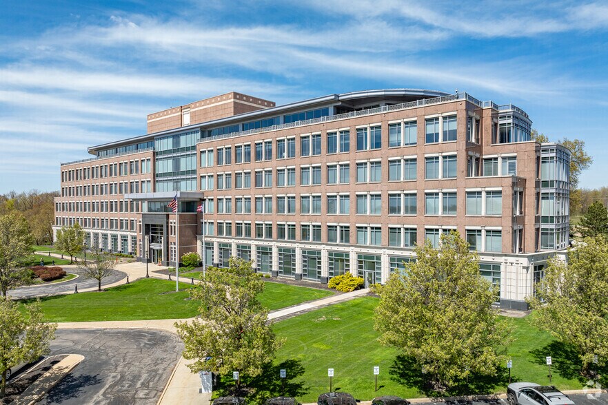 22901 Millcreek Blvd, Highland Hills, OH à vendre - Photo principale – Image 1 sur 33