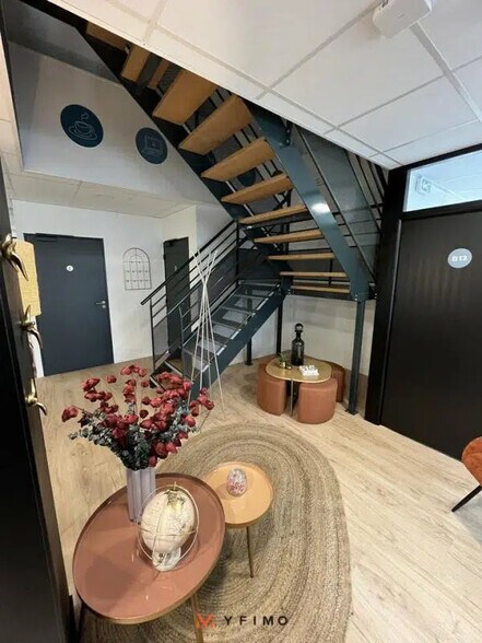 Bureau dans Élancourt à louer - Photo de l’immeuble – Image 3 sur 4