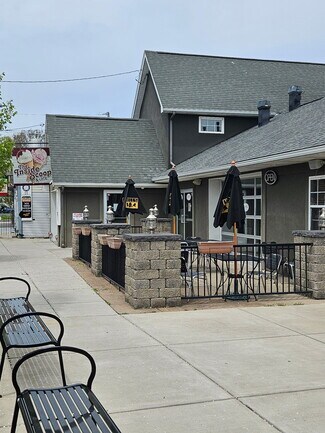 Plus de détails pour 8489 Greig St, Sodus Point, NY - Local commercial à vendre