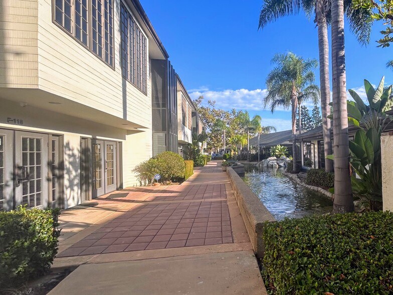 3151 Airway Ave, Costa Mesa, CA à louer - Photo de l’immeuble – Image 2 sur 3