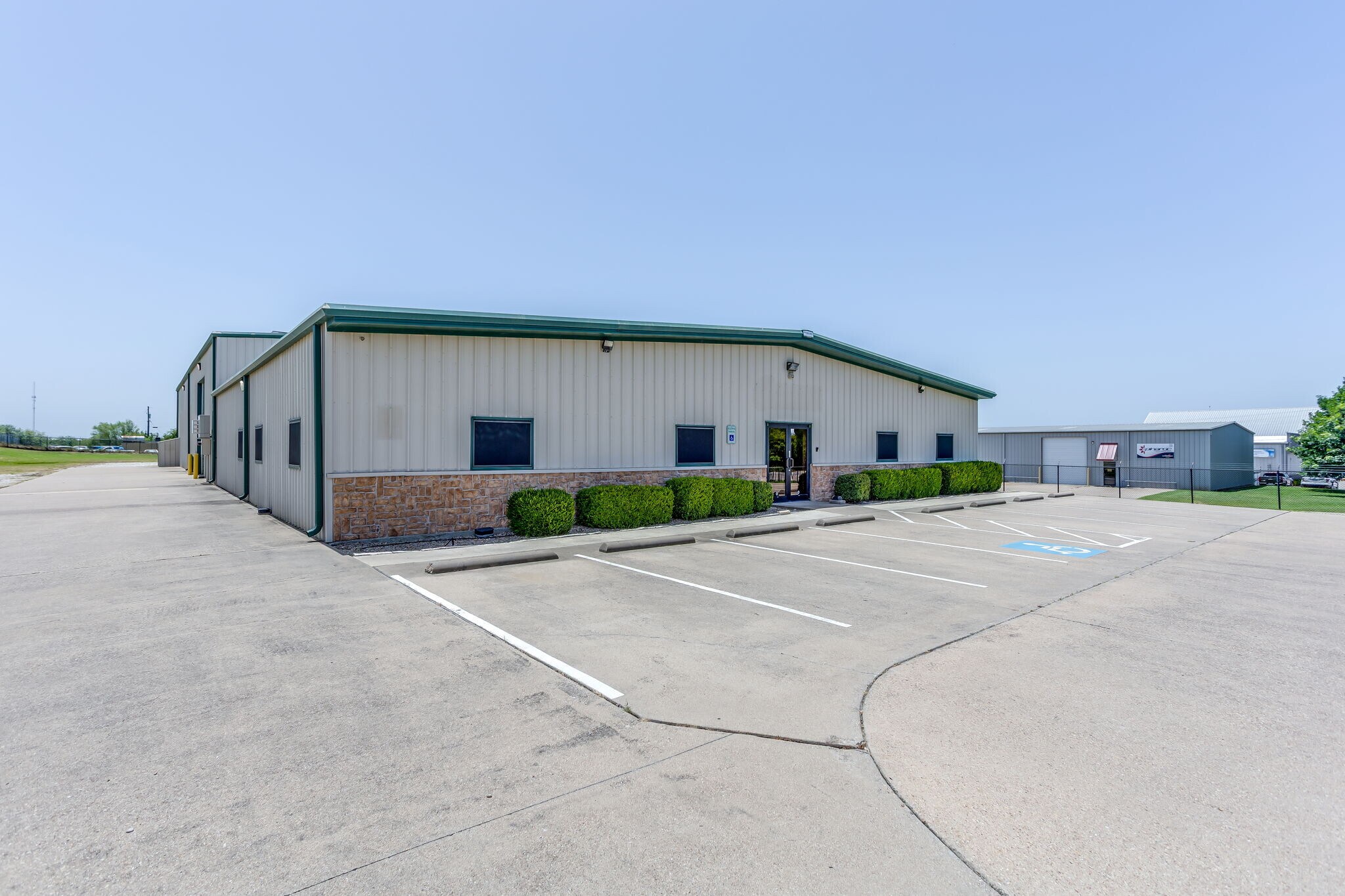 1916 Lone Star Rd, Mansfield, TX à louer Photo de l’immeuble– Image 1 sur 16