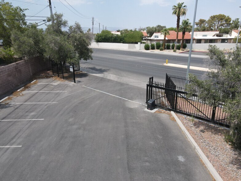 3663 Pecos-McLeod, Las Vegas, NV à vendre - Photo de l’immeuble – Image 3 sur 40