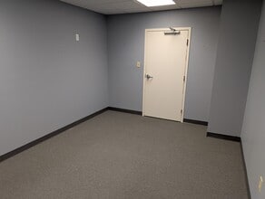 801 W Bay Dr, Largo, FL à louer Photo intérieure– Image 1 sur 15