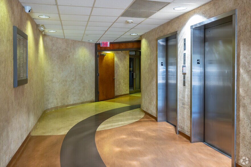 1760 Reston Pky, Reston, VA à louer - Hall d’entrée – Image 2 sur 2