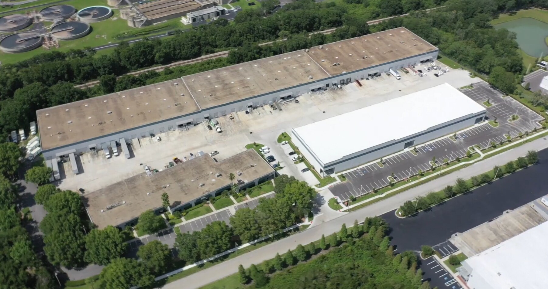 9940 Currie Davis Dr, Tampa, FL à louer Photo principale– Image 1 sur 28