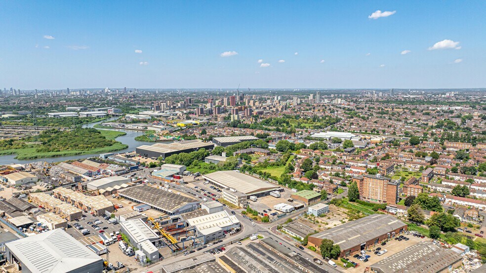 3-5 Thames Rd, Barking à louer - Photo de l’immeuble – Image 1 sur 4