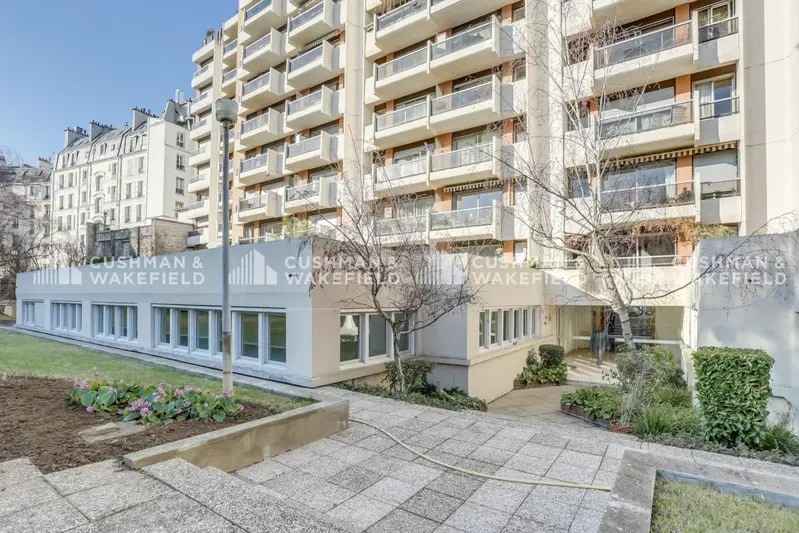 Bureau dans Paris à louer - Photo de l’immeuble – Image 2 sur 13