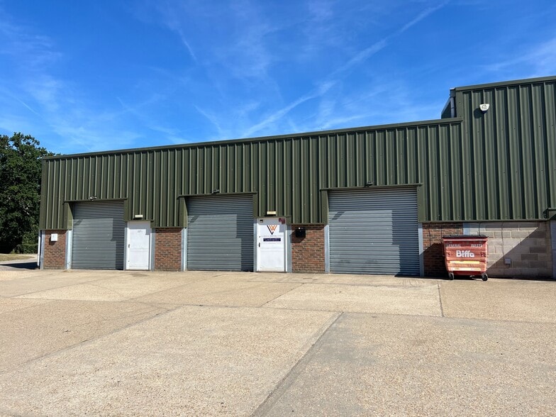 Units 2 & 3 Eastlands Park Farm, Warninglid Ln, Horsham à louer - Photo de l’immeuble – Image 2 sur 3