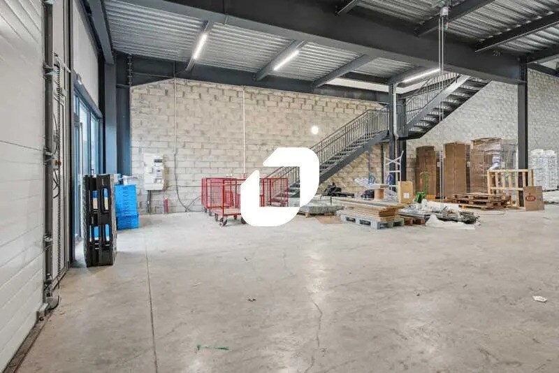 Local d’activités dans Montmagny à louer - Photo de l’immeuble – Image 1 sur 13