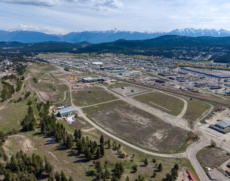 1479 Theatre Rd, Cranbrook, BC à vendre - Photo de l’immeuble – Image 1 sur 6