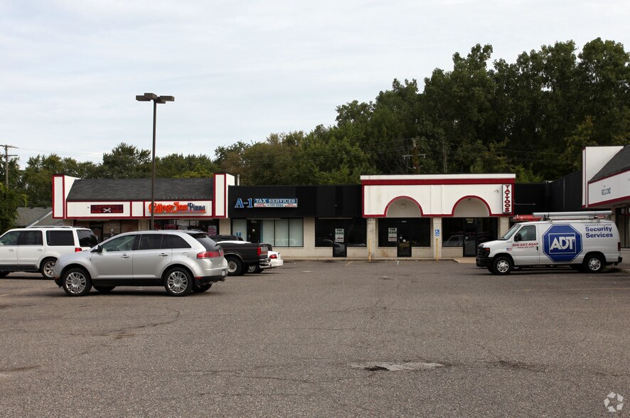 31222-31370 Ecorse Rd, Romulus, MI à louer - Photo de l’immeuble – Image 3 sur 7