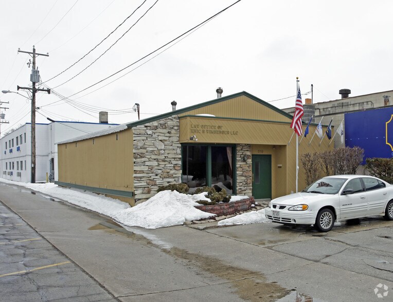 519 E Walnut St, Green Bay, WI à vendre - Photo principale – Image 1 sur 22