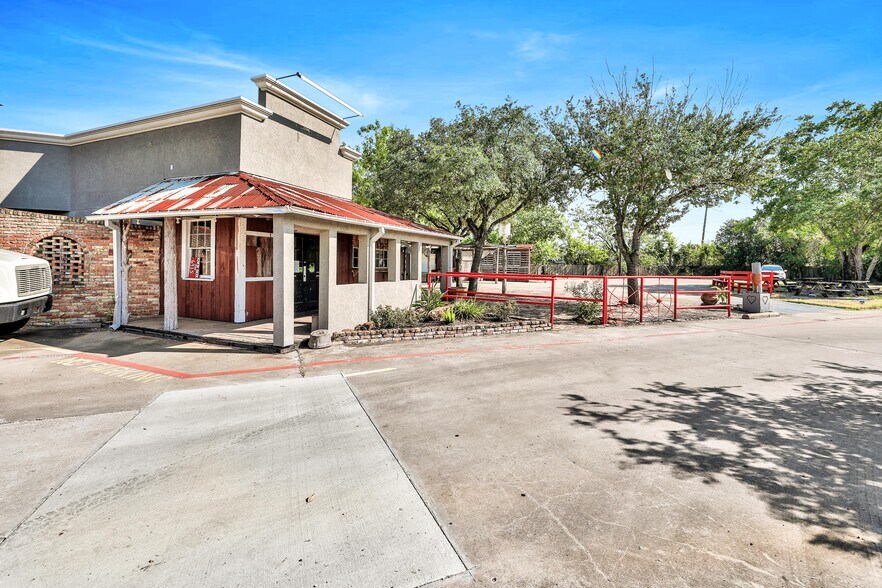 6915 Spencer Hwy, Pasadena, TX à louer - Photo de l’immeuble – Image 1 sur 27