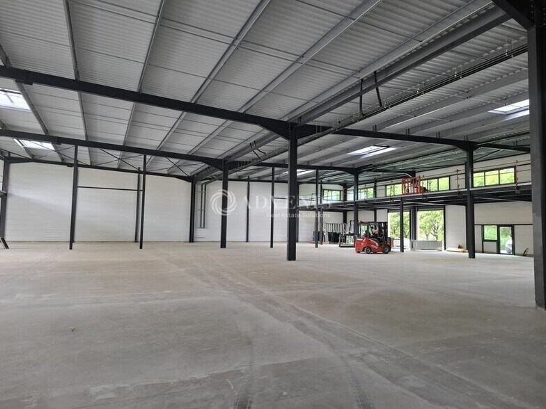Local d’activités dans Heillecourt à louer - Photo de l’immeuble – Image 1 sur 7