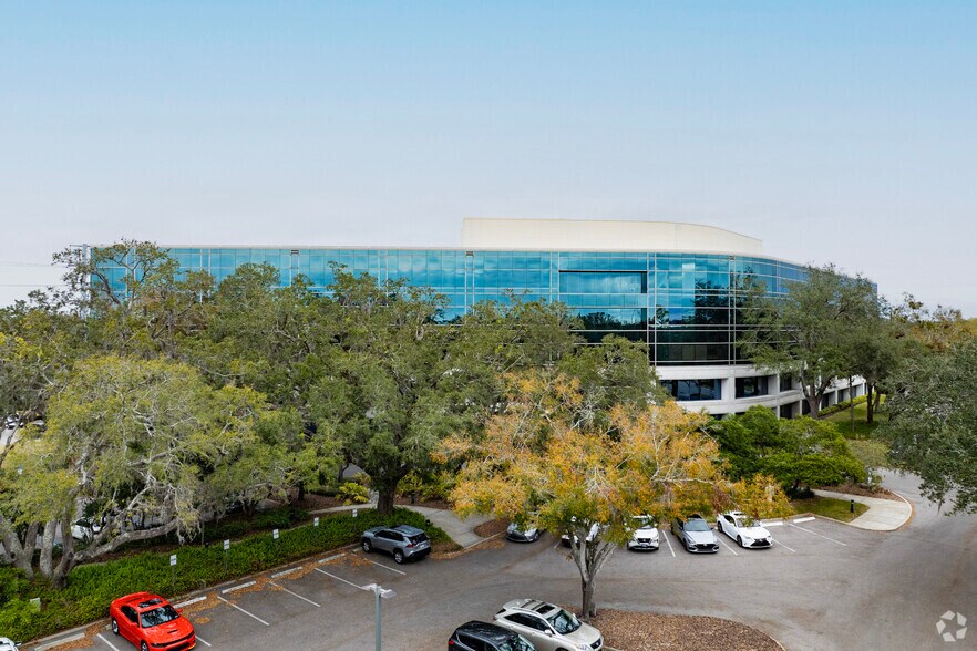 8875 Hidden River Pkwy, Tampa, FL à louer - Photo de l’immeuble – Image 3 sur 12