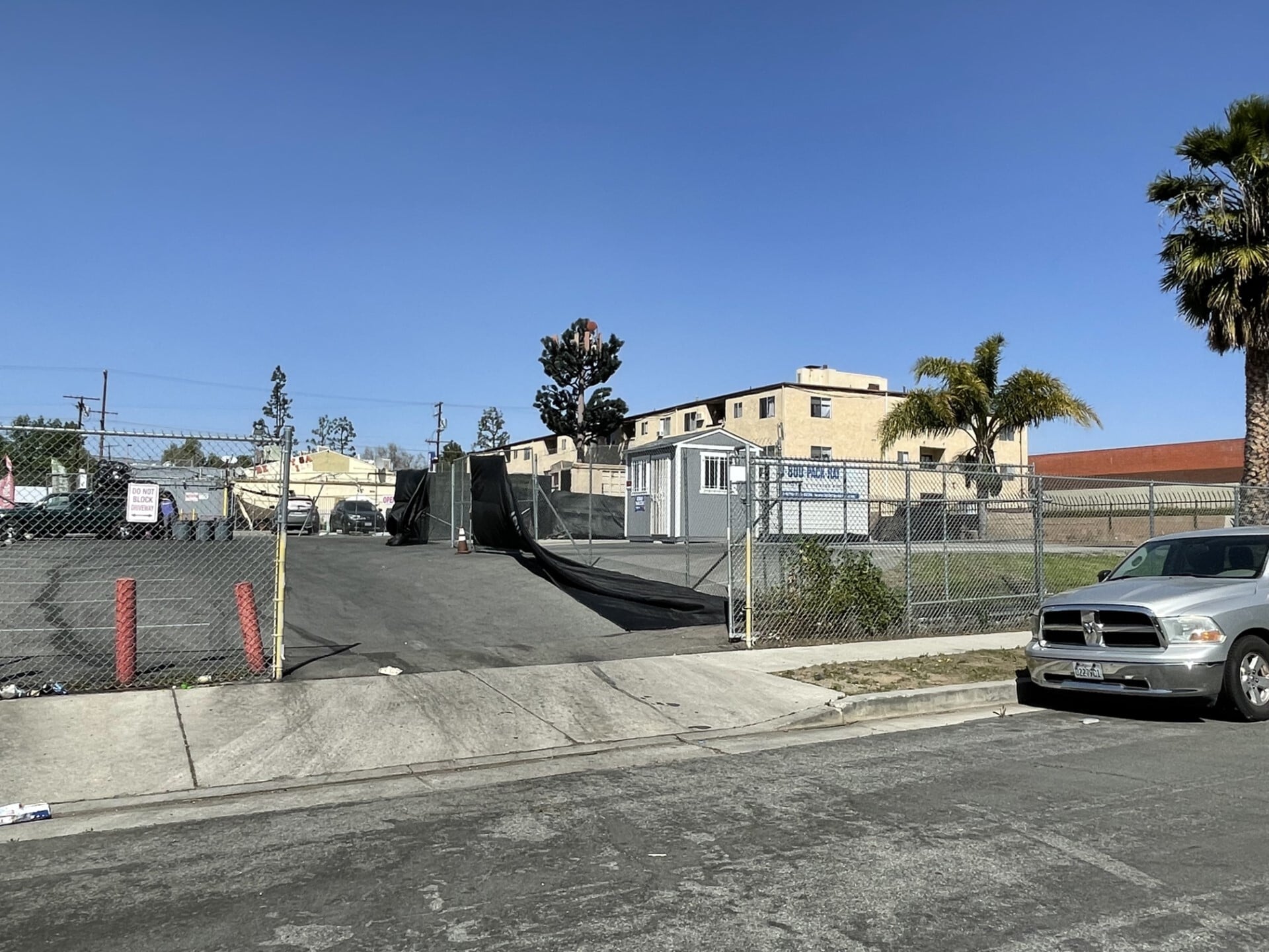 20160 Roscoe Blvd, Winnetka, CA à louer Photo principale– Image 1 sur 7