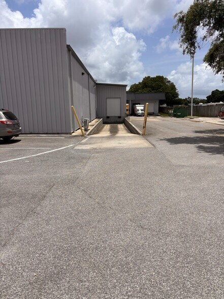 301 Lewis St, Fort Walton Beach, FL à louer - Photo de l’immeuble – Image 2 sur 16