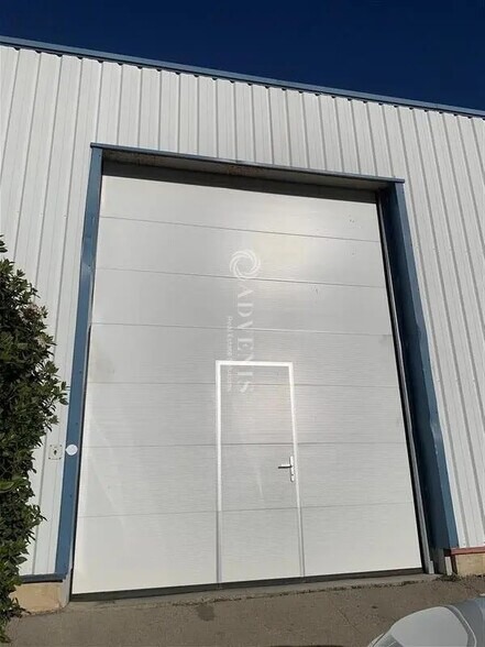 Industriel/Logistique dans  à louer - Photo de l’immeuble – Image 3 sur 10