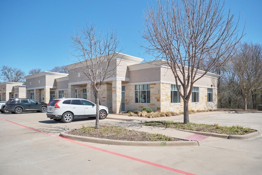 3900 S Stonebridge Dr, McKinney, TX à louer - Photo de l’immeuble – Image 3 sur 9