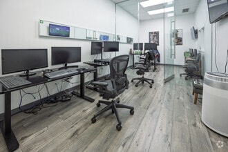 223 N Harbor Blvd, Fullerton, CA à louer Photo intérieure– Image 1 sur 1