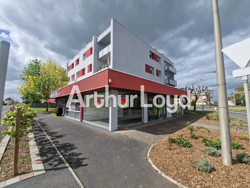 Local commercial dans MEZIDON VALLEE D'AUGE à louer Photo de l’immeuble– Image 1 sur 5