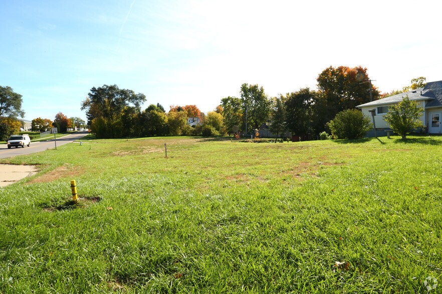 805 S Michigan Ave, Howell, MI à vendre - Photo de l’immeuble – Image 1 sur 5