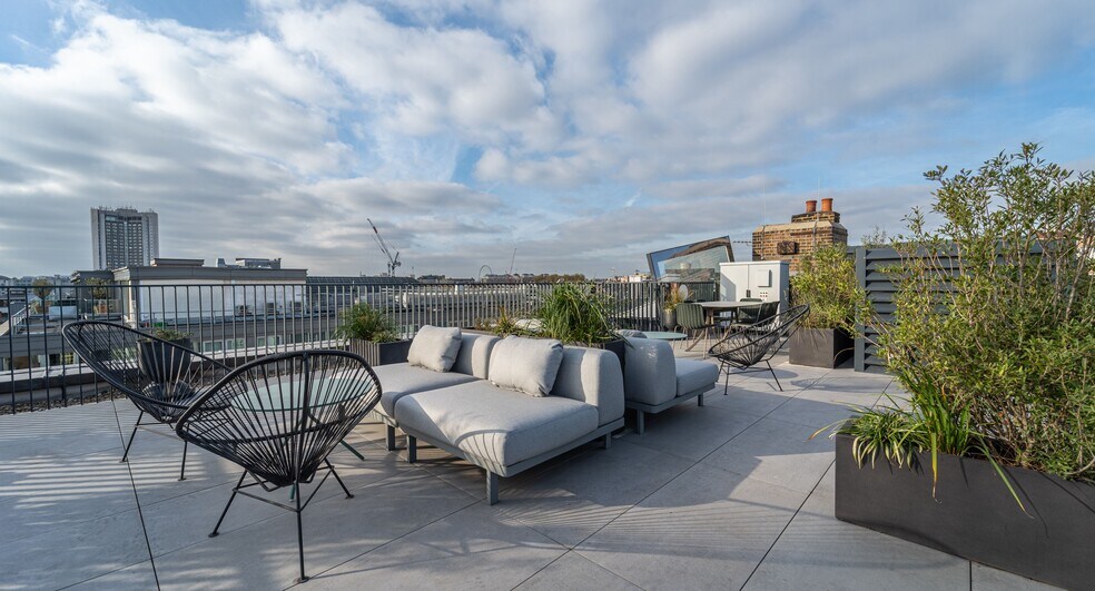 15 Berkeley St, Londres à louer - Photo de l’immeuble – Image 3 sur 18