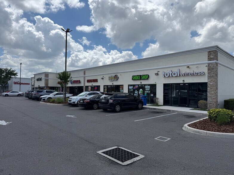 2115 E Hillsborough Ave, Tampa, FL à louer - Photo de l’immeuble – Image 3 sur 11