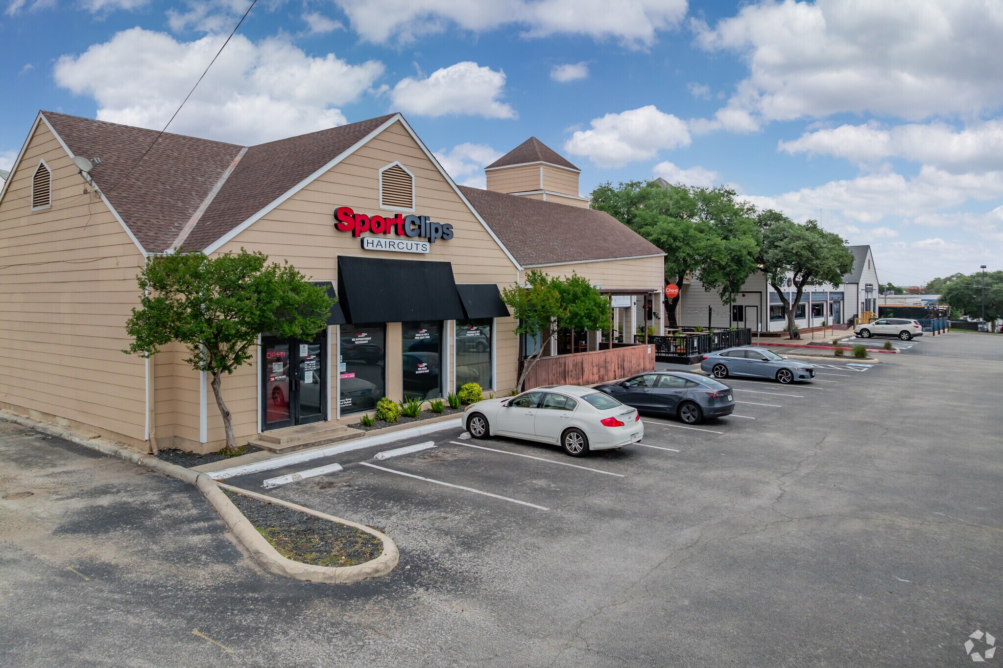 2805-2897 Thousand Oaks Dr, San Antonio, TX à vendre Photo de l’immeuble– Image 1 sur 19