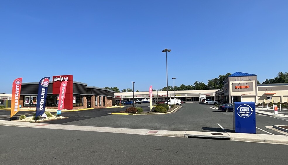 8700 Richmond Hwy, Alexandria, VA à louer - Photo de l’immeuble – Image 2 sur 7