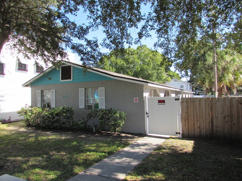 932 22nd St S, Saint Petersburg, FL à vendre - Photo de l’immeuble – Image 1 sur 11